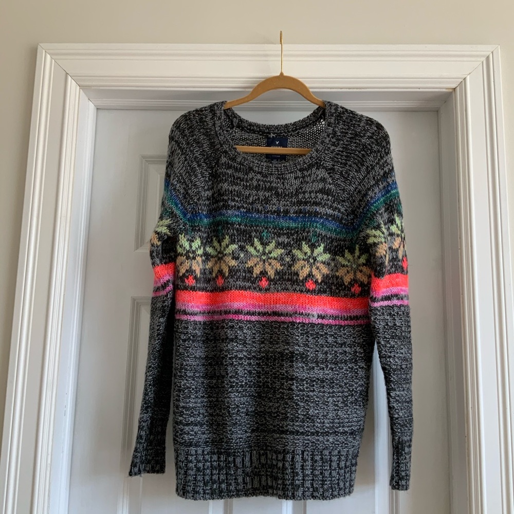 NWOT Sweater snowflakes size S
